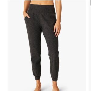 EXCELLENT Condition Beyond Yoga spcedye very soft everyday Joggers